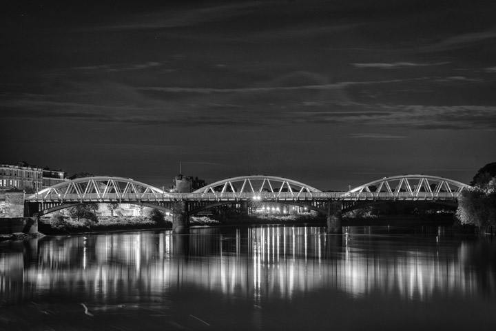  Black and white photo of Barnes Railway Bridge