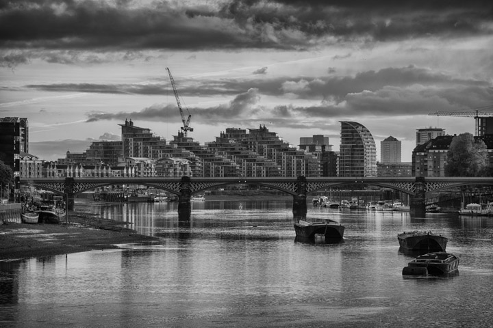  Black and white photo of Battersea Railway Bridge