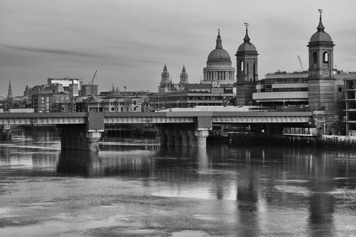  Black and white photo of Cannon Street Railway Bridge
