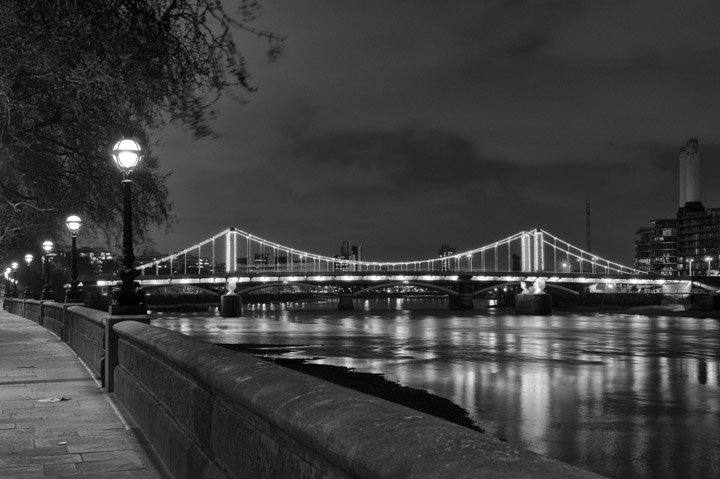  Black and white photo of Chelsea Bridge