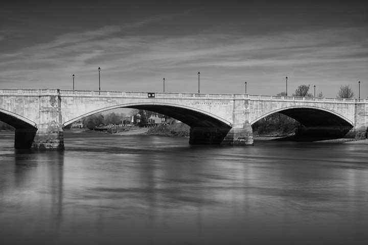  Black and white photo of Chiswick Bridge