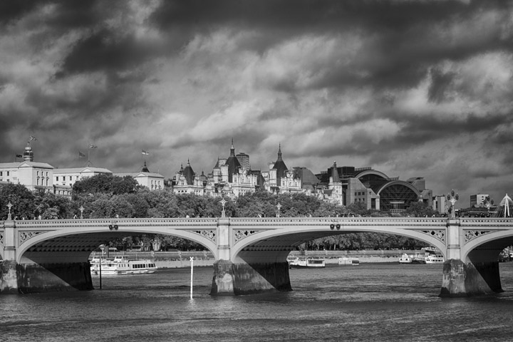  Black and white photo of Westminster Bridge