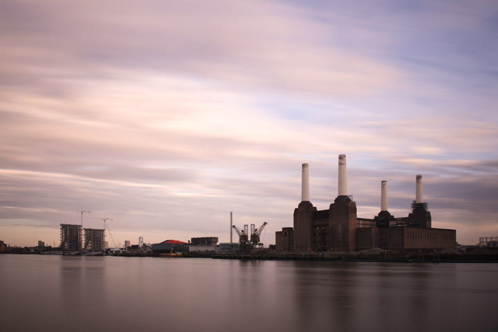 Long exposure photo of Battersea Power Station with a dramatic pink sky