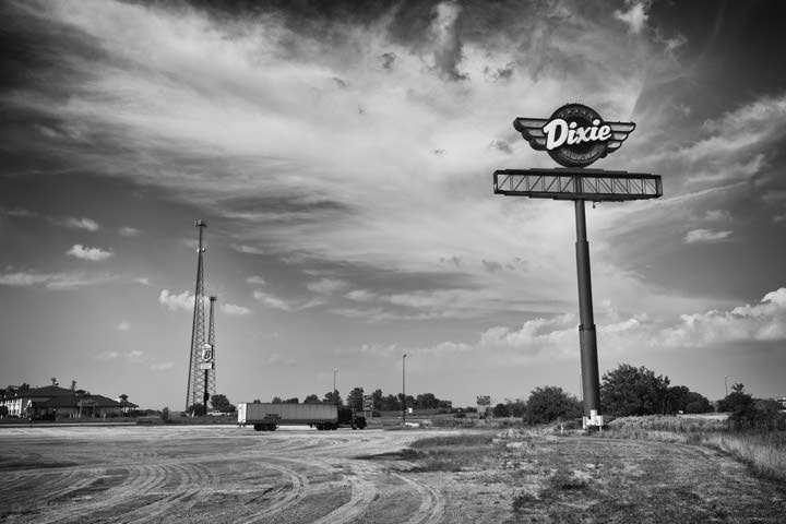 Photograph of Dixie Truck Stop - Route 66