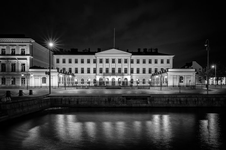 Helsinki Presidential Palace at night 1
