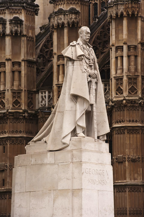 Photograph of King George V Statue