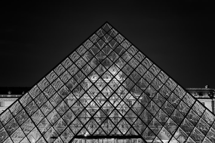 Photograph of Pyramid La Louvre 1