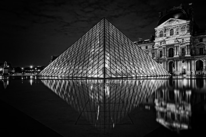 Photograph of Pyramid La Louvre 3