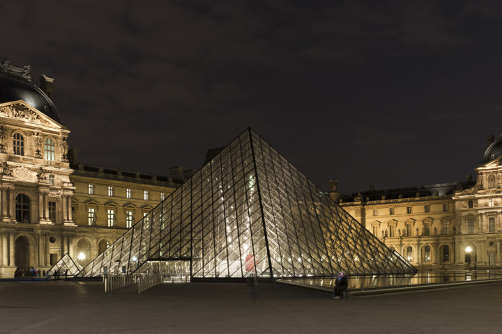 Photograph of Pyramid La Louvre 4