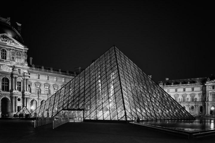 Photograph of Pyramid La Louvre 7