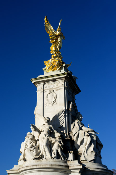 Photograph of Queen Victoria Statue 3