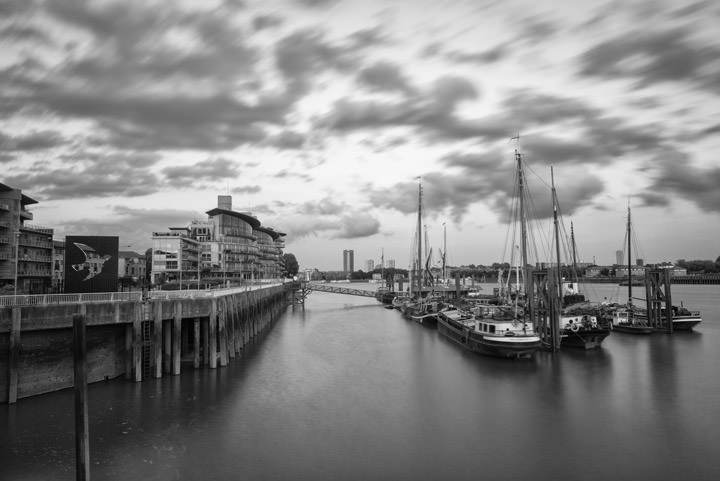 Photograph of River Thames Wapping 2