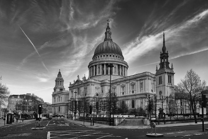 St Pauls Cathedral in black and white
