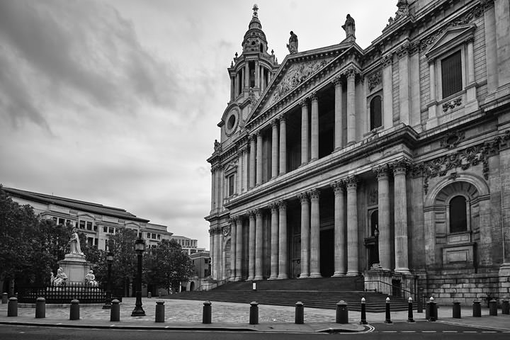Front of St Pauls Cathedral 56 in black and white