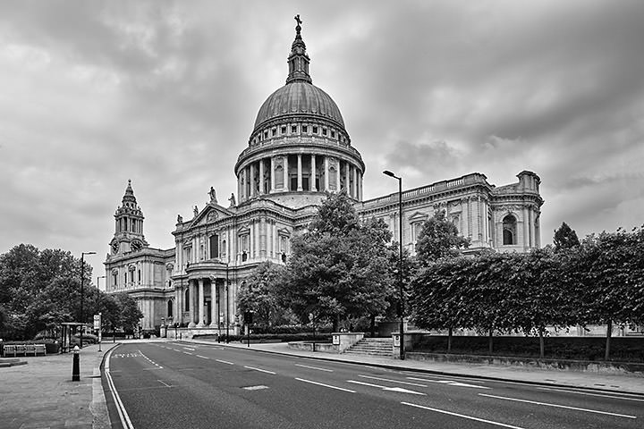 St Pauls Cathedral street scene  in black and white
