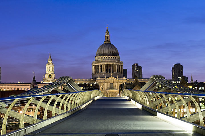 St Pauls Cathedral beneath a blue sky at dawn