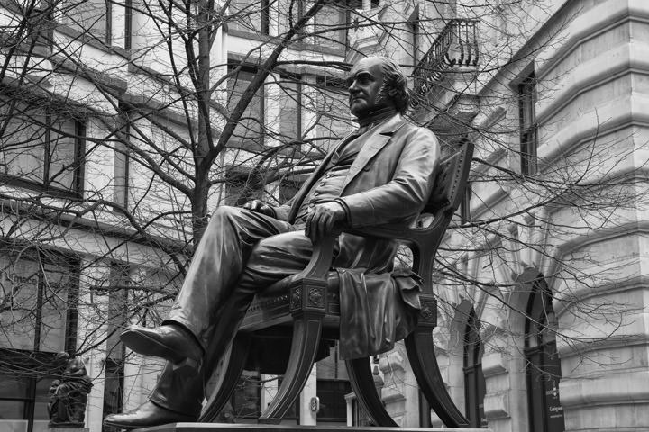 Photograph of Statue George Peabody 1