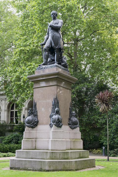 Photograph of Statue Victoria Embankment 2