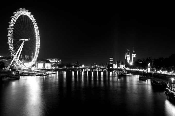 Photograph of Westminster by night 1