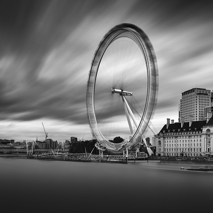 London long exposure photograph of London Eye