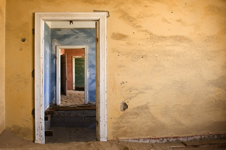 Doorways Kolmanskoppe - Namibia