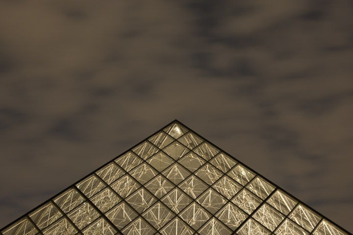 Pyramid La Louvre 2