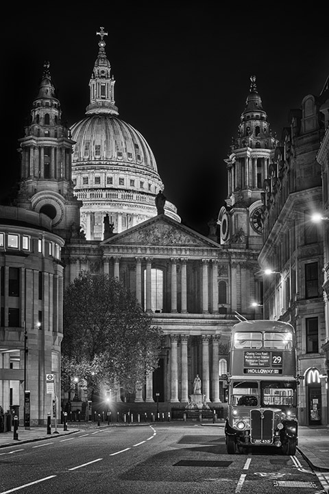 Photograph of St Pauls Cathedral London Bus