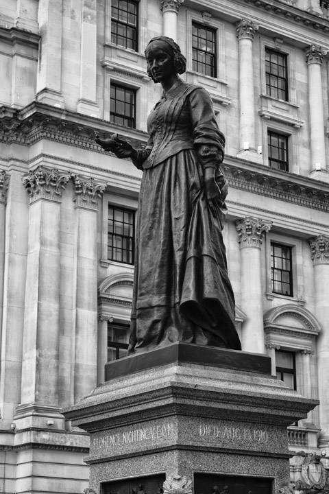 Statue Florence Nightingale London 1