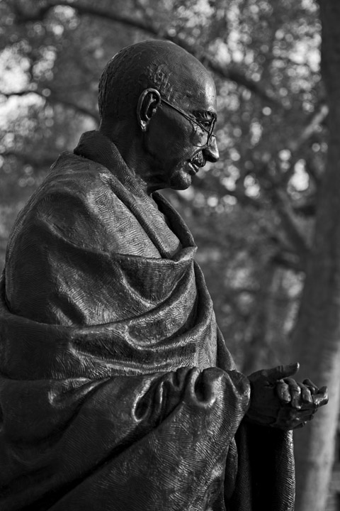 Photograph of Statue Ghandi London 1