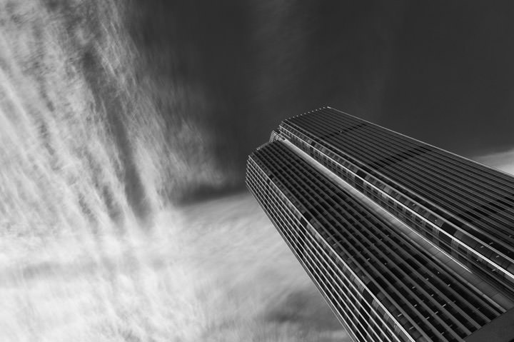  Black and white photo of Tower 42 in London