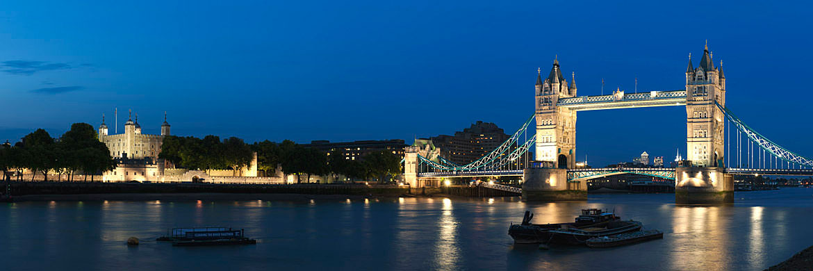 Photograph of Tower Bridge and the Tower of London 2